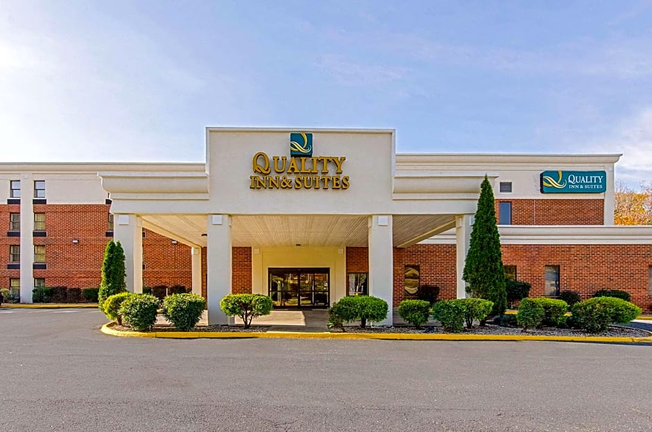 Quality Inn & Suites Lexington near I-64 and I-81