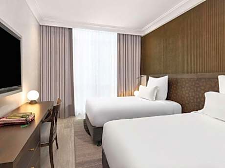 Deluxe Executive King Suite with Two Single Beds and Partial Kaaba View