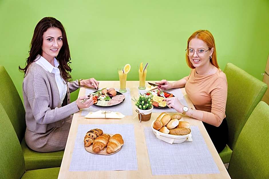 Laurus Motel Airport Tuzla