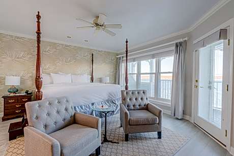 Suite with Lake View
