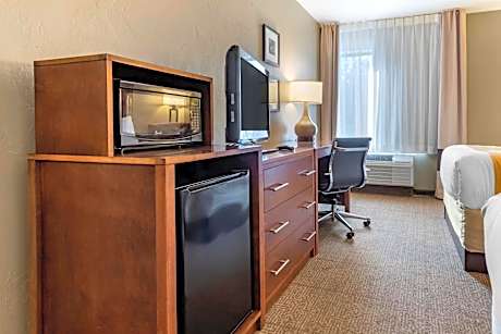 2 Queen Beds, Nonsmoking, Upgrade
