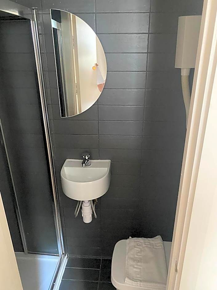 Exhibition Court Hotel 4