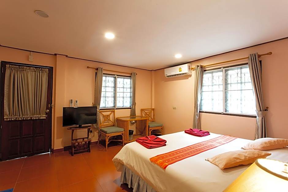 Photo 1 of 4 of Economy Quadruple Room with Shared Bathroom