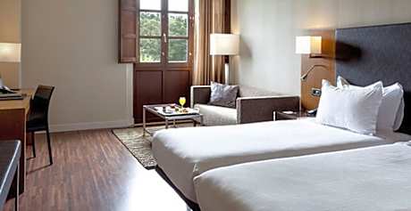 Deluxe double or twin room