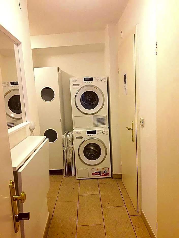 SISHAUS - Private Room Rental