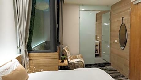 Deluxe Double Room with Bath