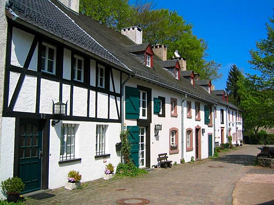 Burghaus & Villa Kronenburg