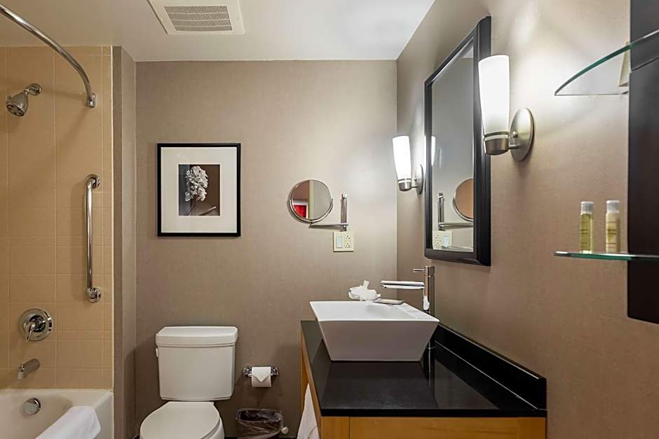 DoubleTree By Hilton Hotel Savannah Airport