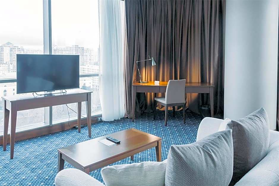 Parkside Hotel & Apartments