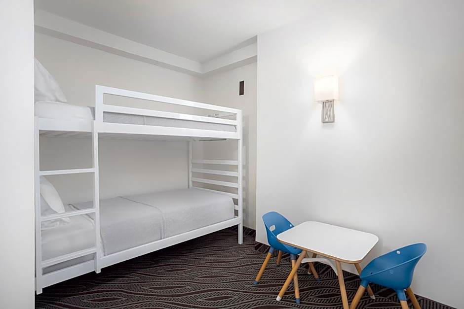 Holiday Inn Resort Oceanfront at Surfside Beach by IHG