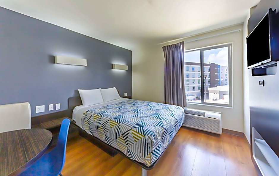 Motel 6-Laredo, TX - Airport