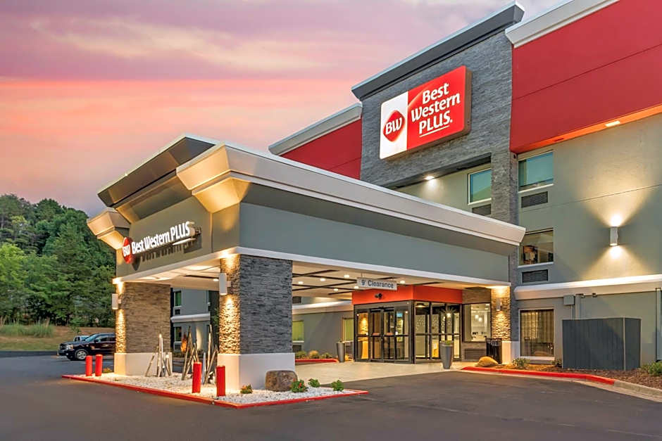Best Western Plus Cleveland Inn & Suites