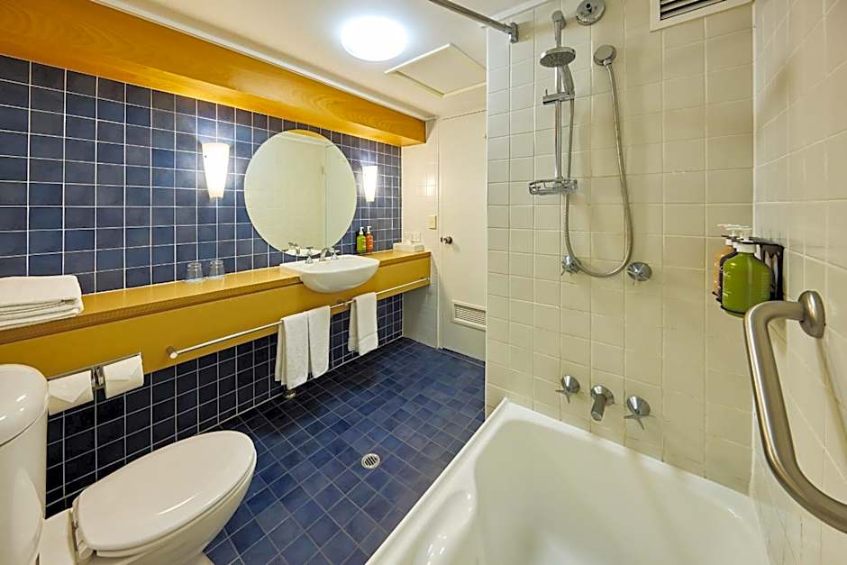 Cairns Harbourside Hotel