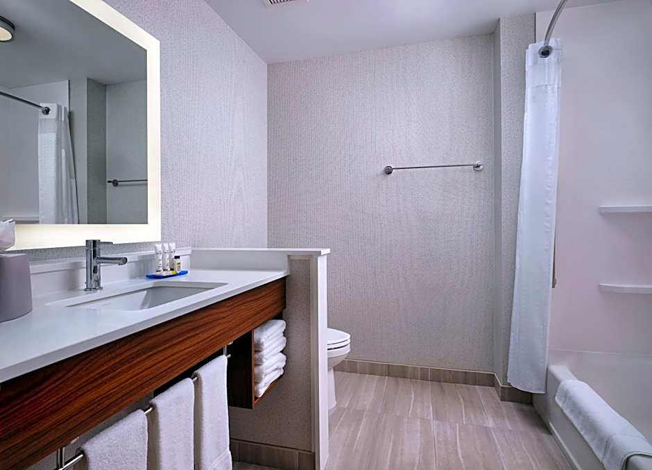 Holiday Inn Express and Suites Lockport By IHG