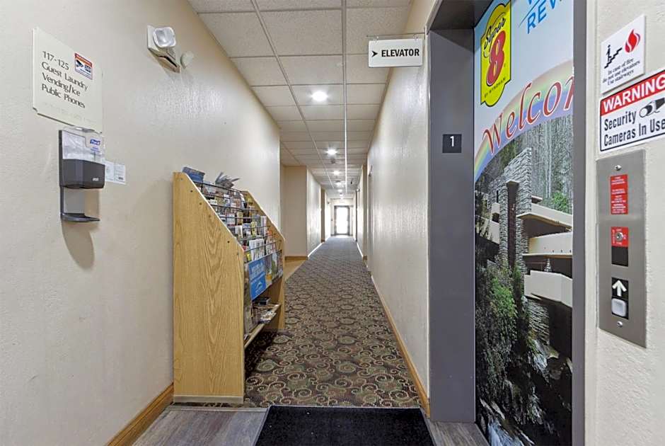 Super 8 by Wyndham Uniontown PA