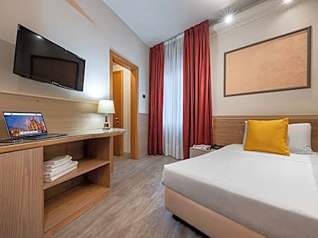 Single with French Bed