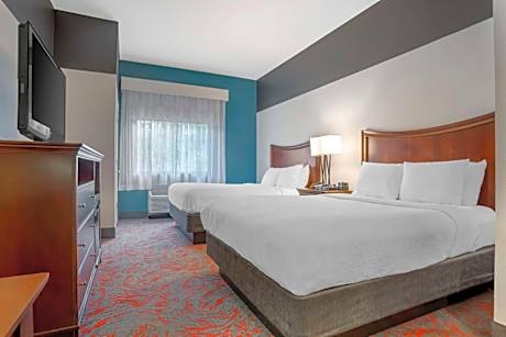 Queen Suite with Two Queen Beds and Mobility Accessible Tub