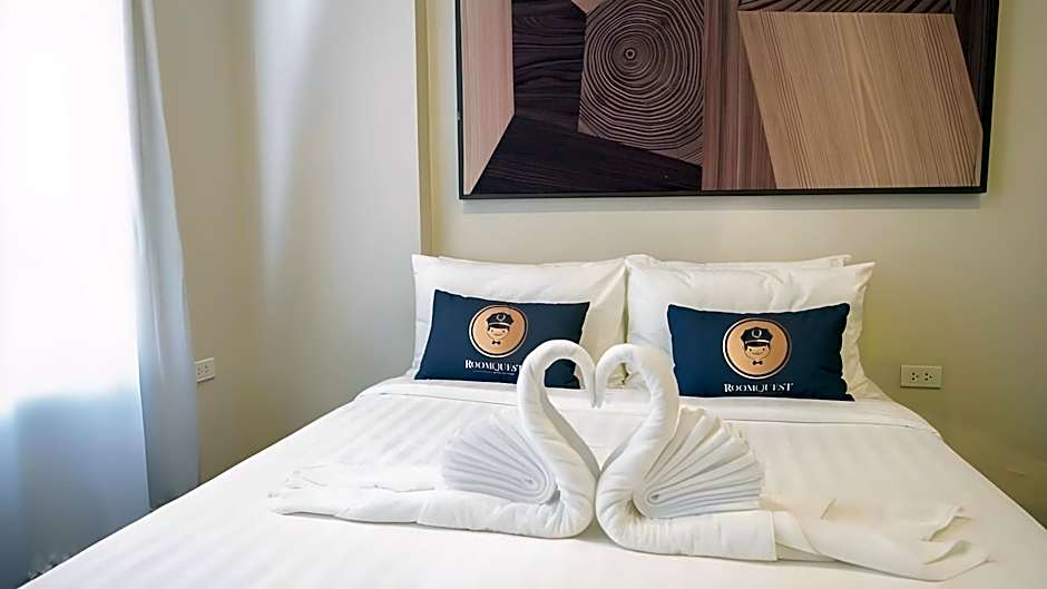 RQ Bangkok Sukhumvit 107 by Collection O