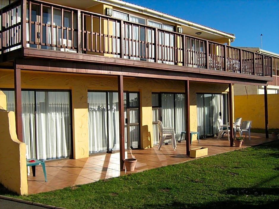 Glenashley Beach Accommodation - B&B and Backpackers