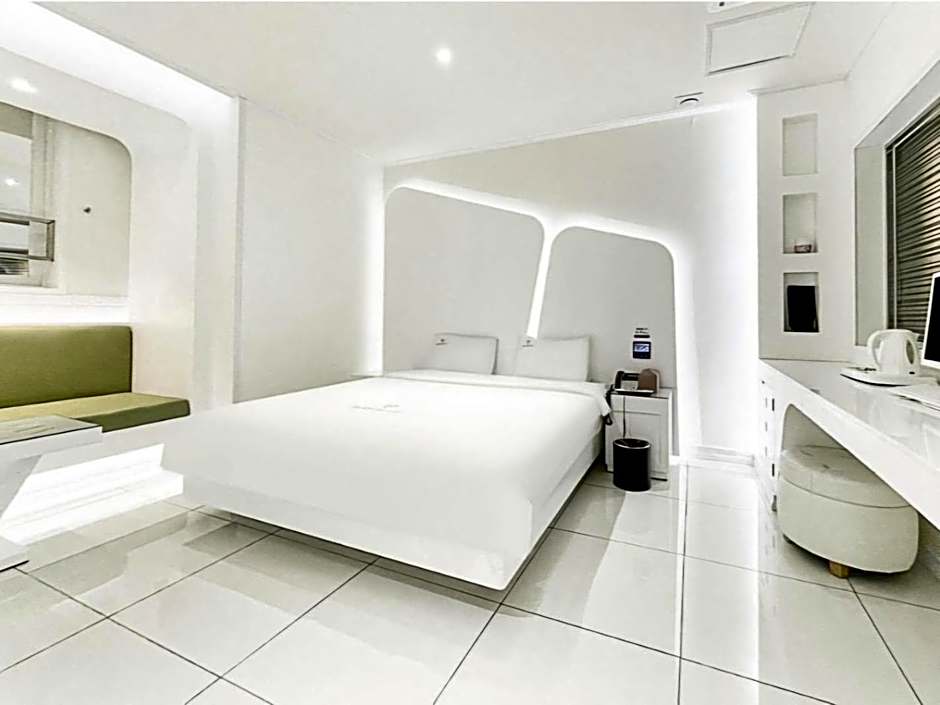 Zara Hotel Peace Square