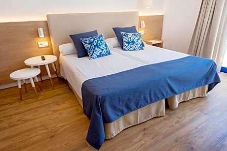 Double Room with Pool View