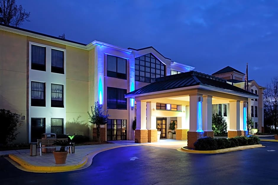 Lexington Inn and Suites