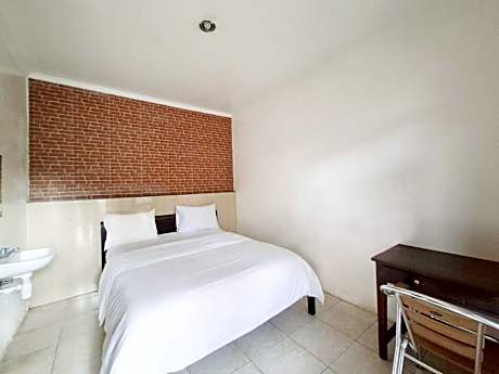 RedDoorz near Jalan Slamet Riyadi Solo
