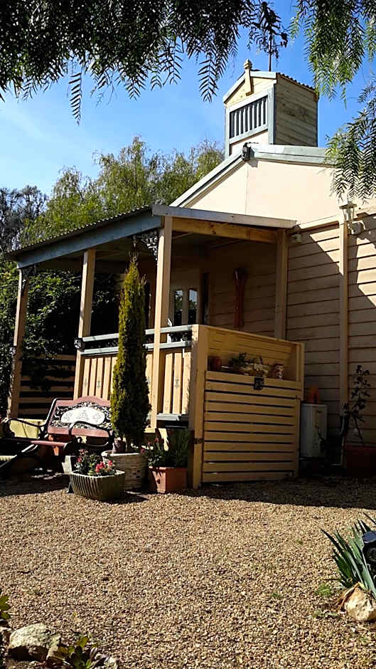 A La Folly The Retreat