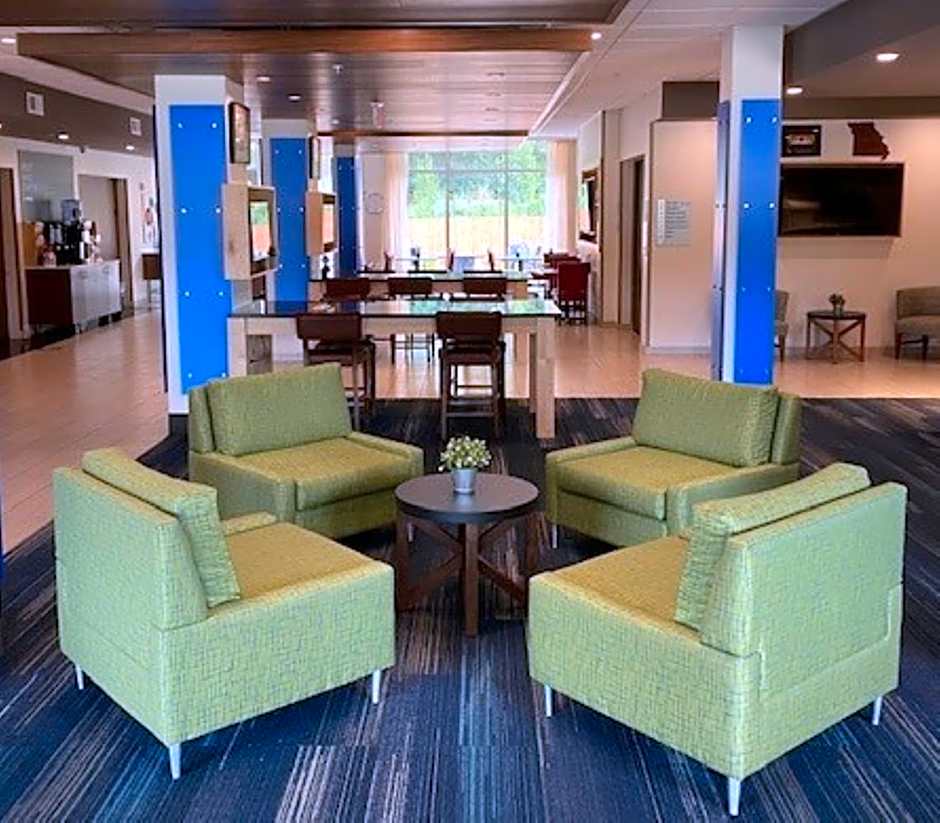 Holiday Inn Express And Suites Warrensburg North By IHG