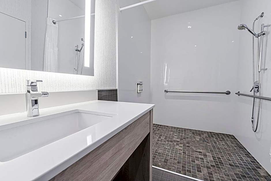 Holiday Inn Express Hotel & Suites Saint - Hyacinthe By IHG