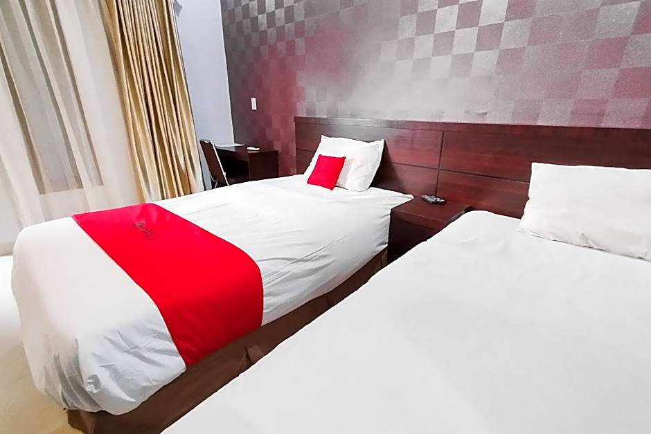 RedDoorz Syariah near Lotte Grosir Medan