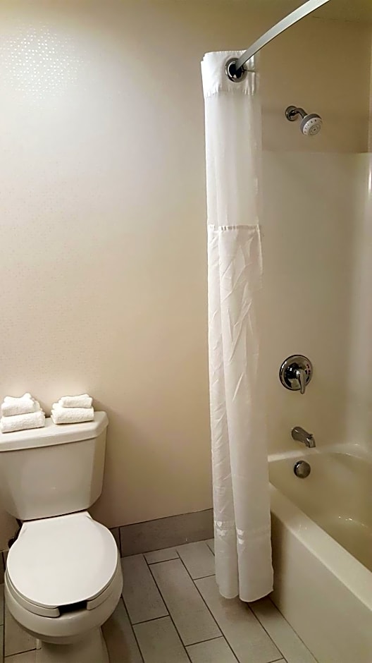 Holiday Inn & Suites Syracuse Airport - Liverpool, an IHG Hotel