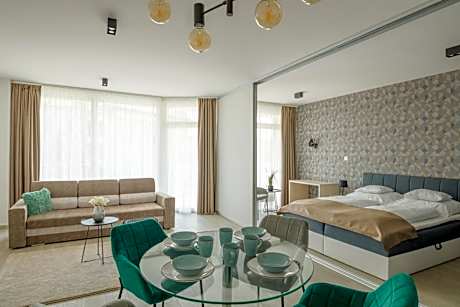 Parizs Garden Apartments