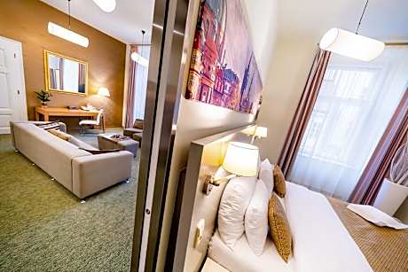 Deluxe Suite, 1 King Bed (1 King Bed)