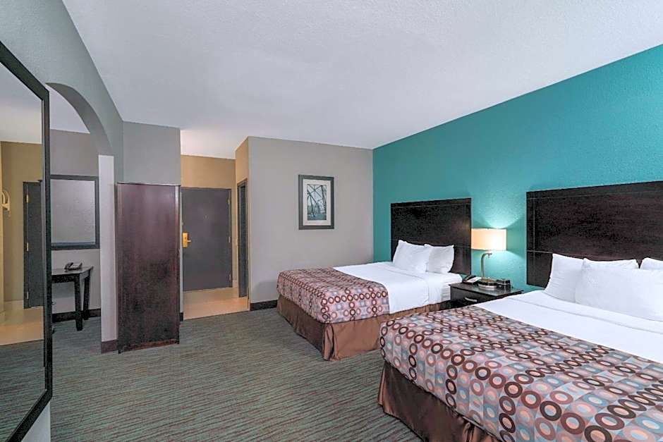 La Quinta Inn & Suites by Wyndham Knoxville East