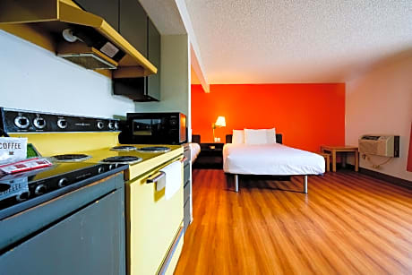 Premium 2 Queen Bed with Kitchenette