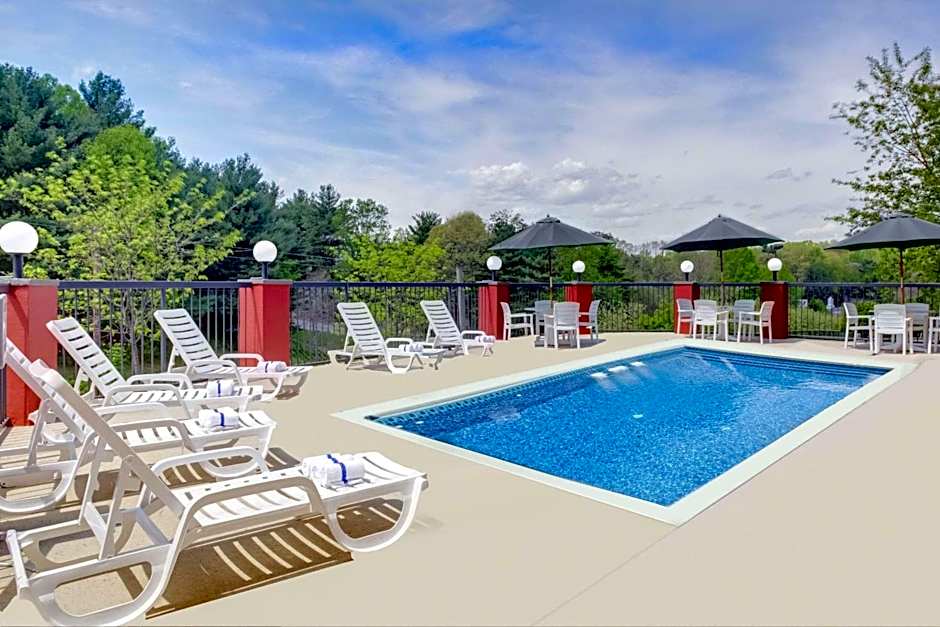 Clarion Pointe Biltmore Village