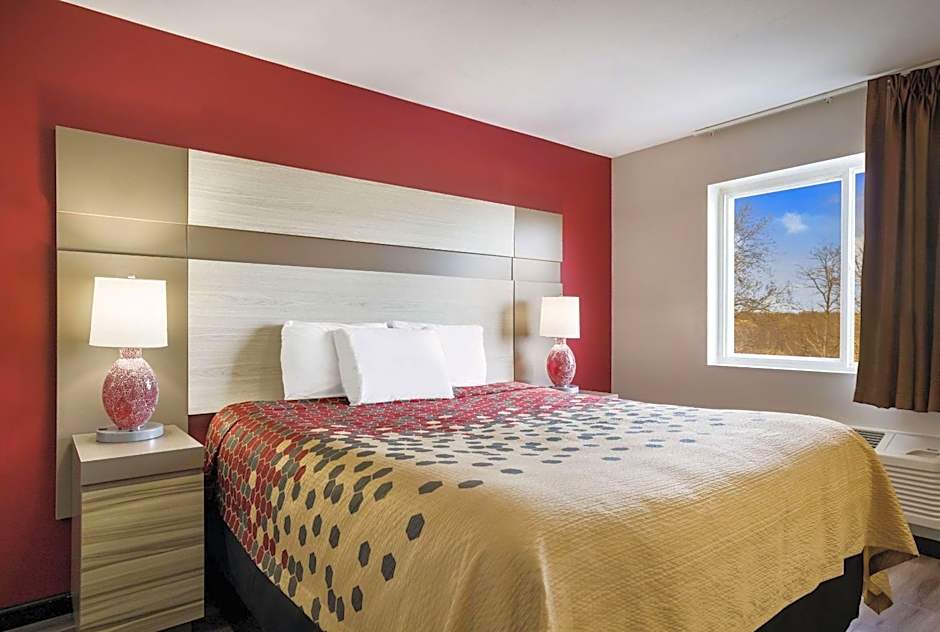 Econo Lodge Inn & Suites Canandaigua - Fingers Lake Area