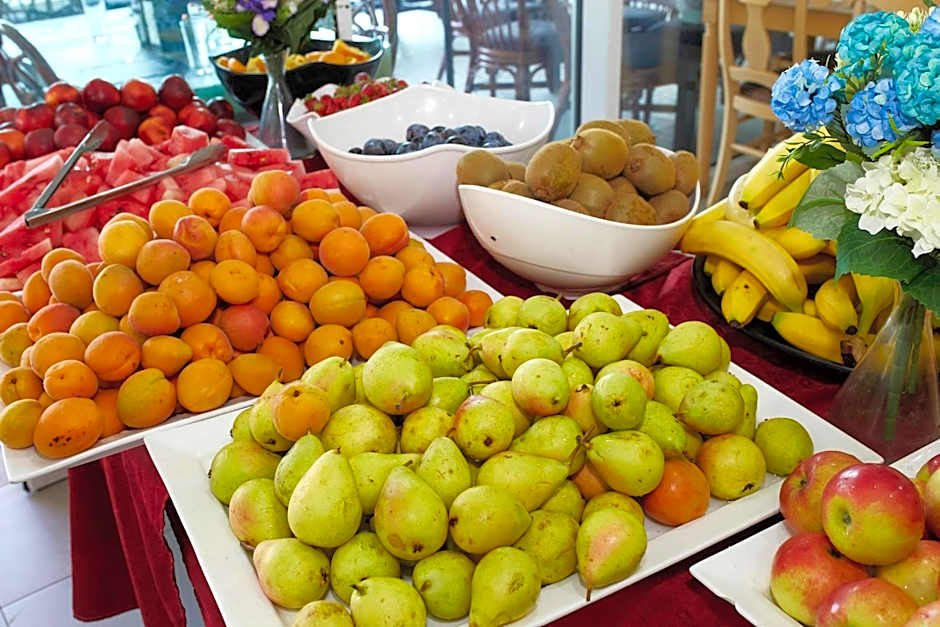 Grand Hotel Nirvana - All Inclusive & Free Beach Access