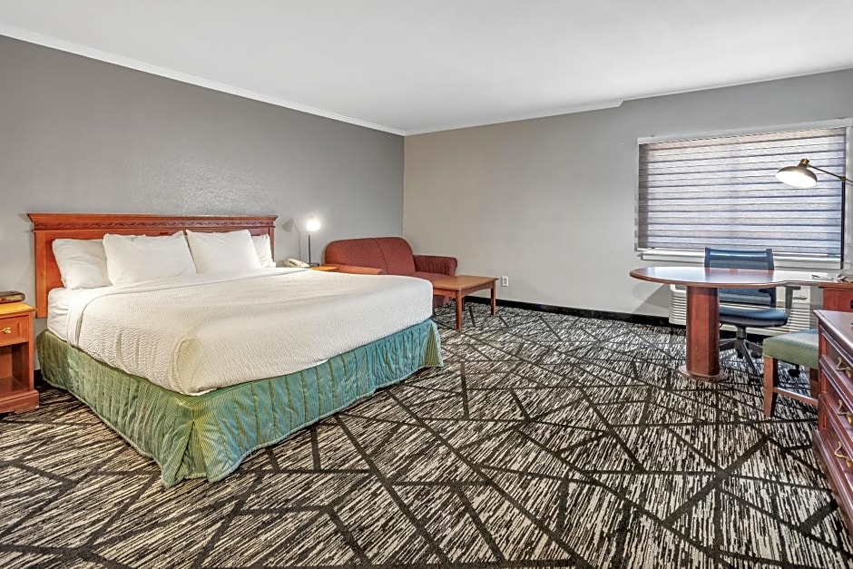 La Quinta Inn & Suites by Wyndham Cleveland Independence