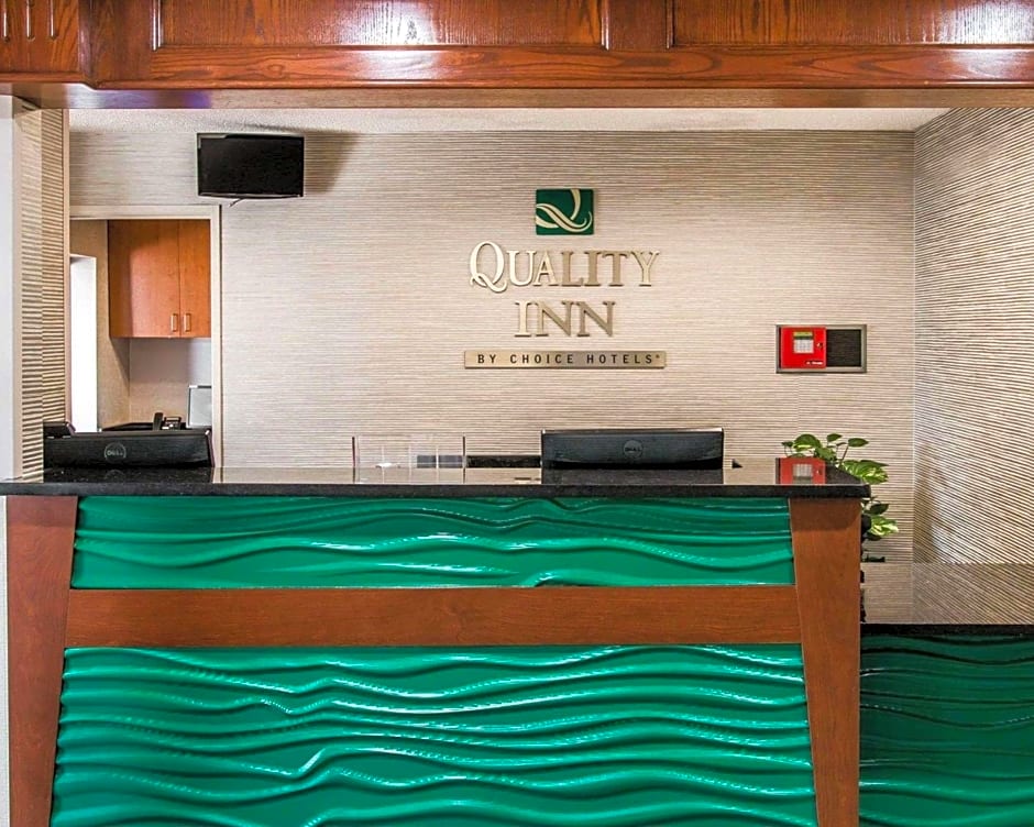 Quality Inn & Suites Warren