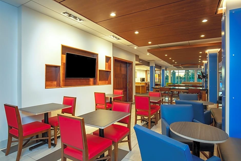 Holiday Inn Express And Suites Beloit By IHG