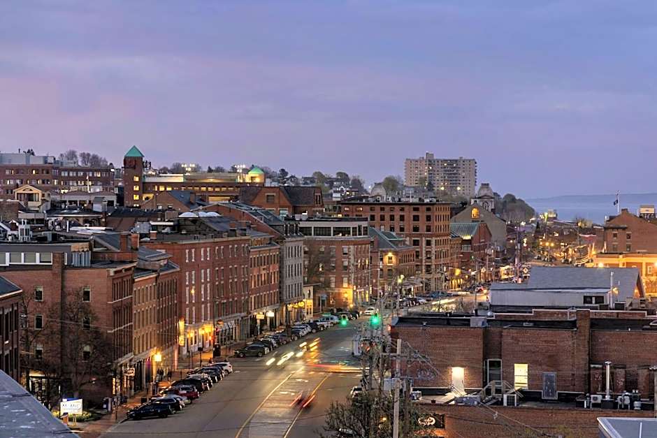 Courtyard by Marriott Portland Downtown/Waterfront