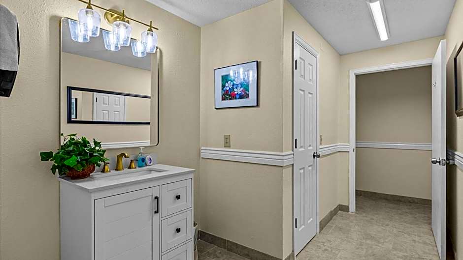 Red Arrow Inn & Suites, a Travelodge by Wyndham