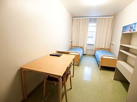 Budget Twin Room with Shared Bathroom