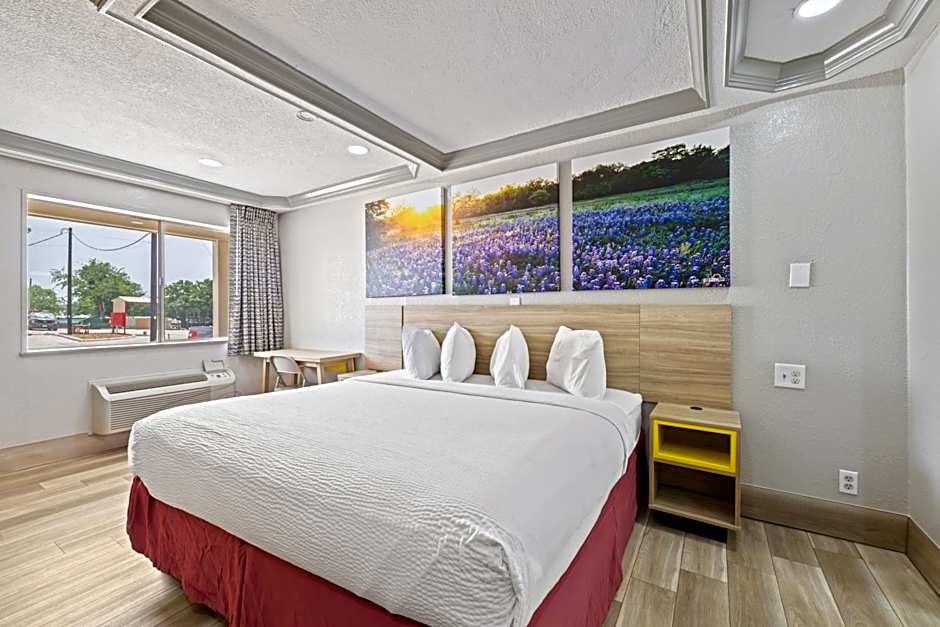 Days Inn by Wyndham Kenedy