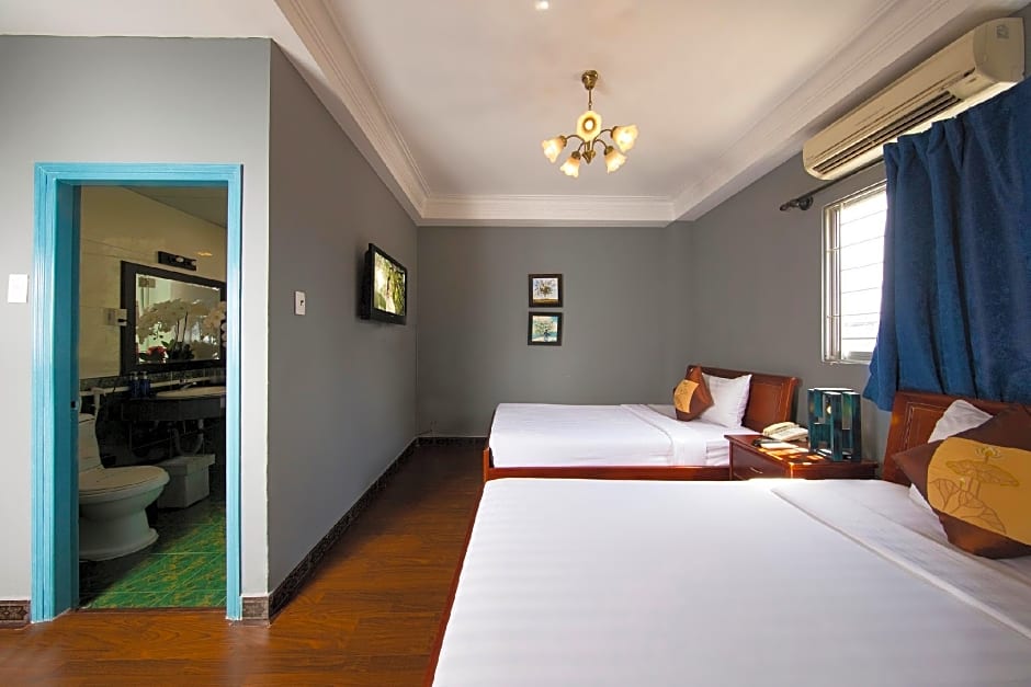 Good Vibes Central Hotel