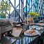 Square Small Luxury Hotel
