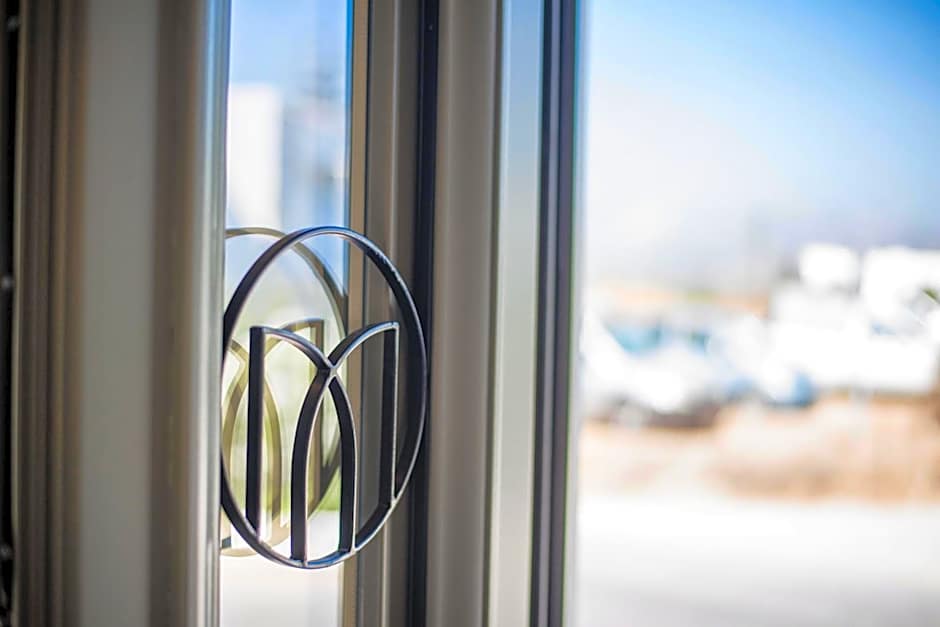 Melidron Hotel & Suites