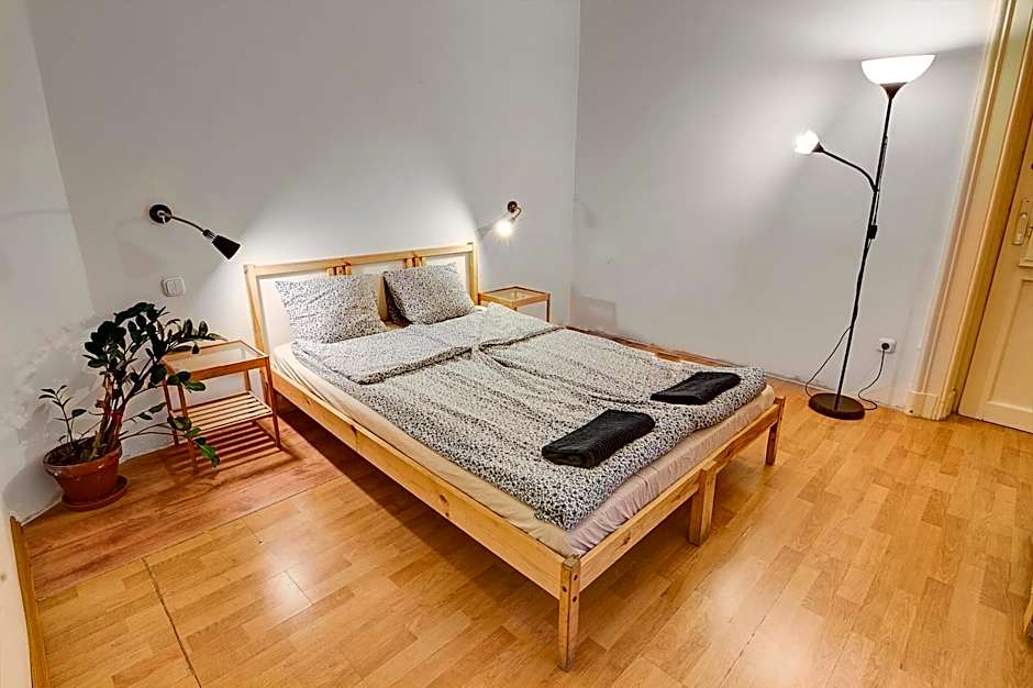 Pal's Hostel and Apartments